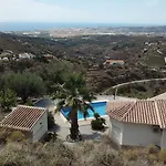 Camakini With Heated Pool And Sea View 빌라