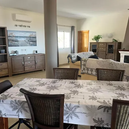 Villa Camakini With Heated Pool And Sea View