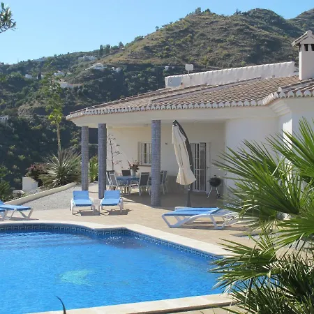 Villa Camakini With Heated Pool And Sea View
