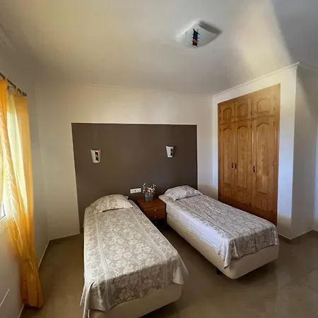 Camakini With Heated Pool And Sea View Willa *
