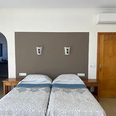 Camakini With Heated Pool And Sea View Willa