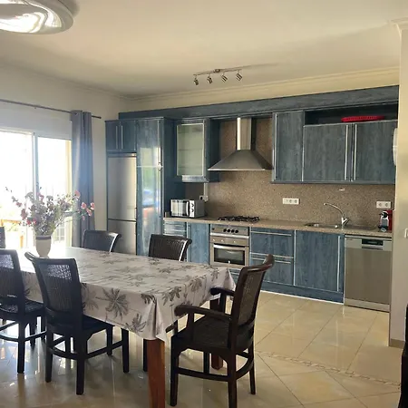 Villa Camakini With Heated Pool And Sea View