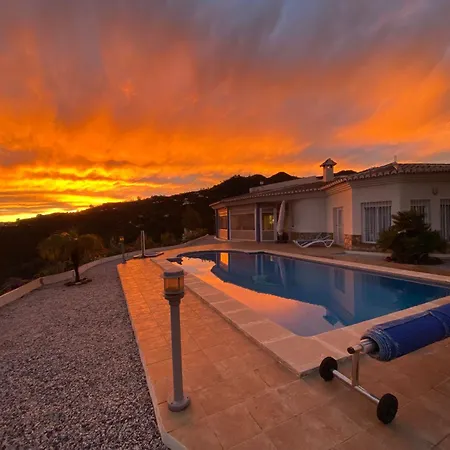 Villa Camakini With Heated Pool And Sea View *