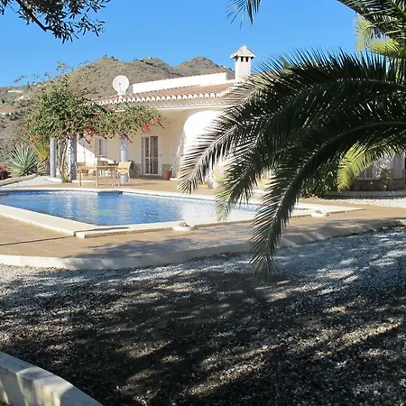 Villa Camakini With Heated Pool And Sea View Arenas (Malaga)