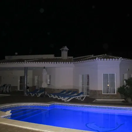 Villa Camakini With Heated Pool And Sea View